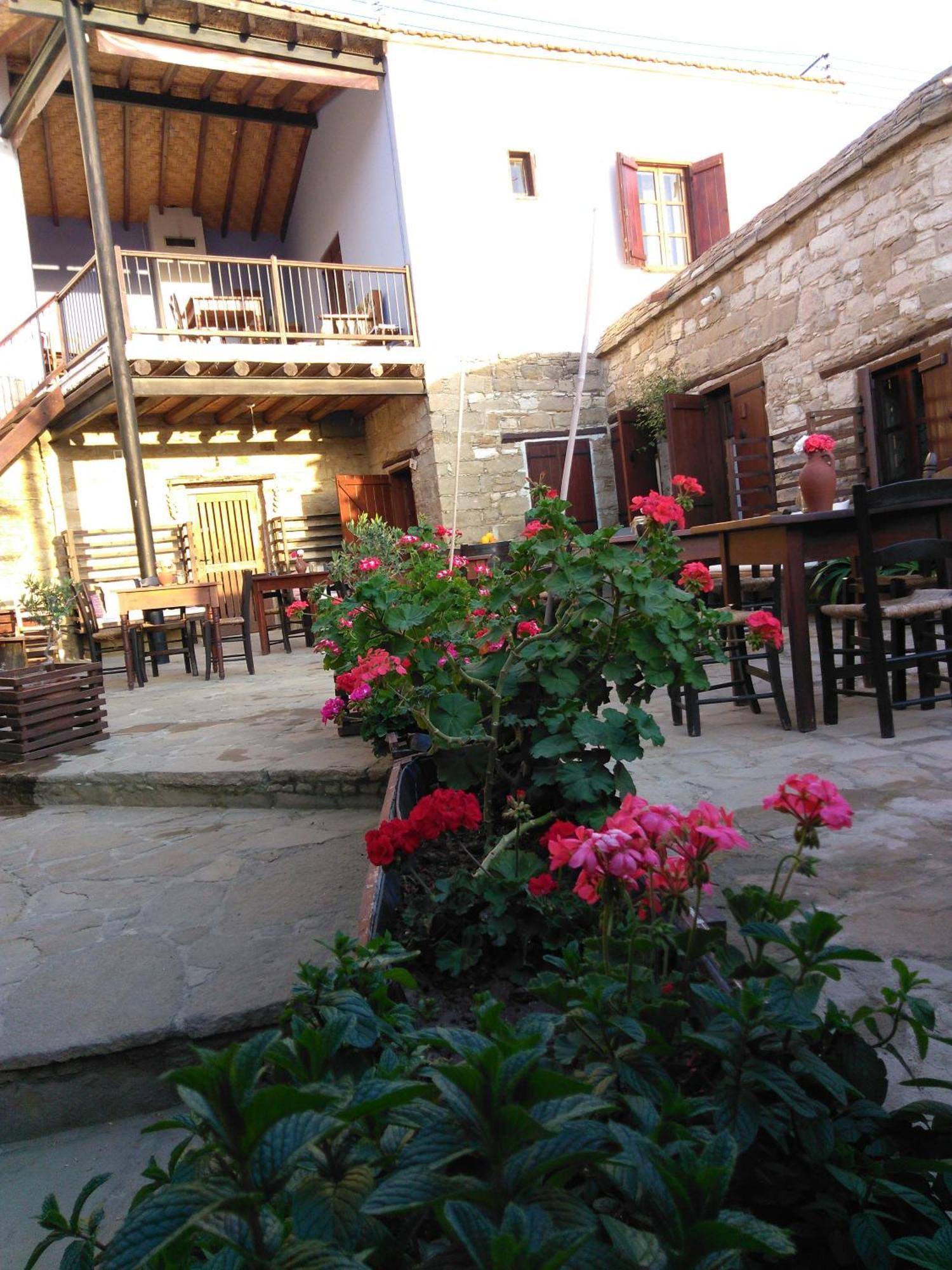Teacher'S House Maroni Exterior photo