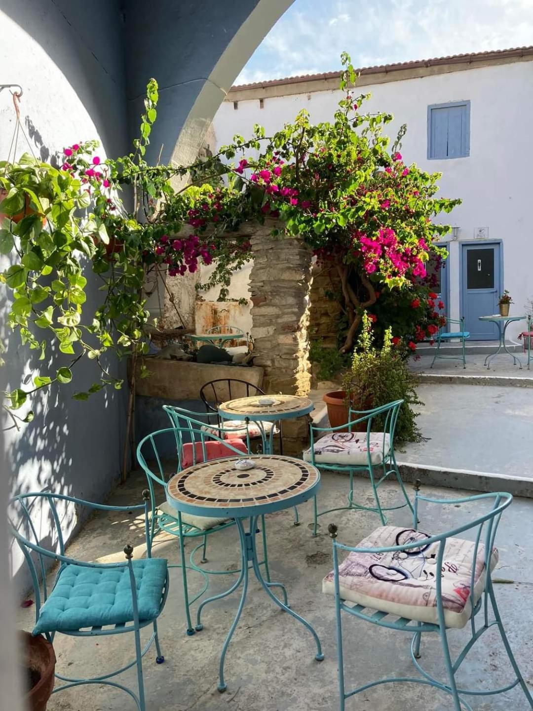Teacher'S House Maroni Exterior photo
