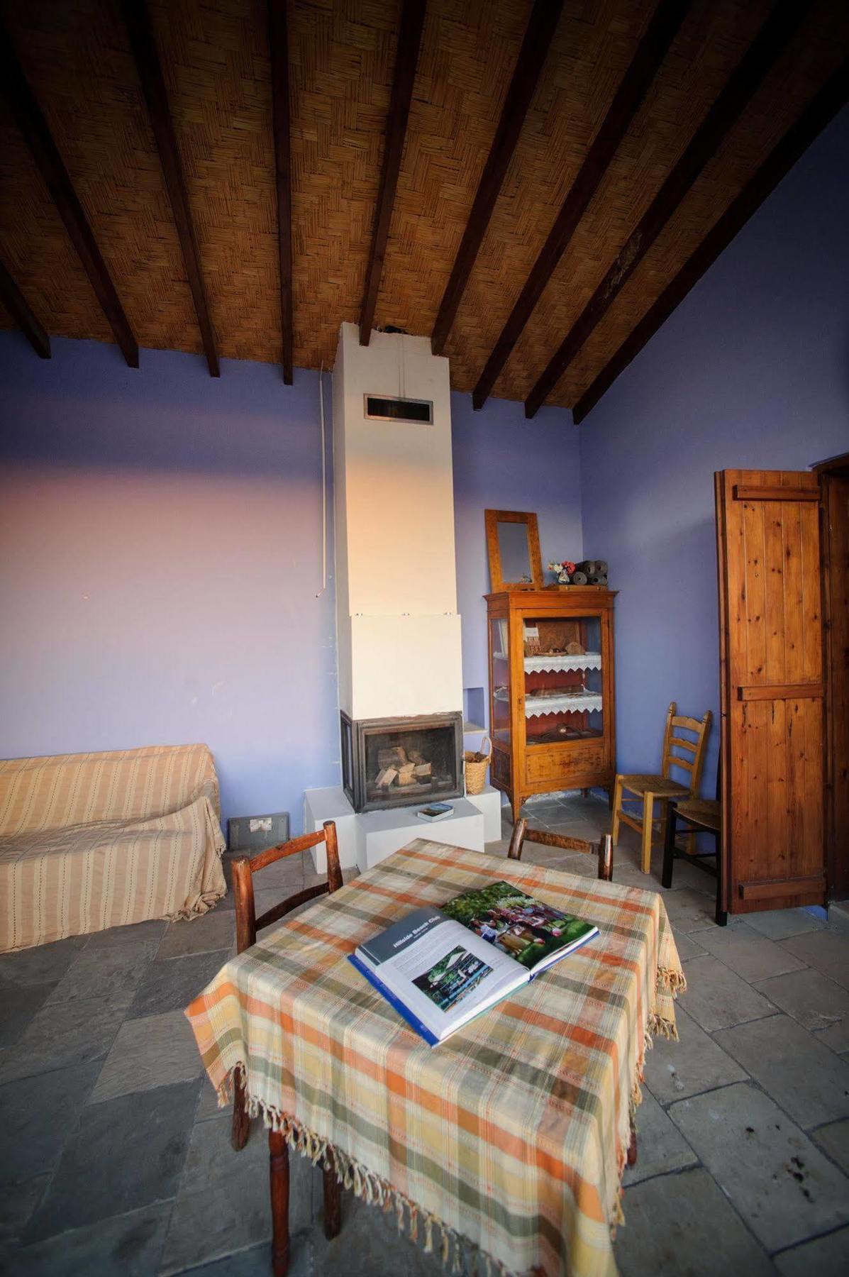 Teacher'S House Maroni Exterior photo