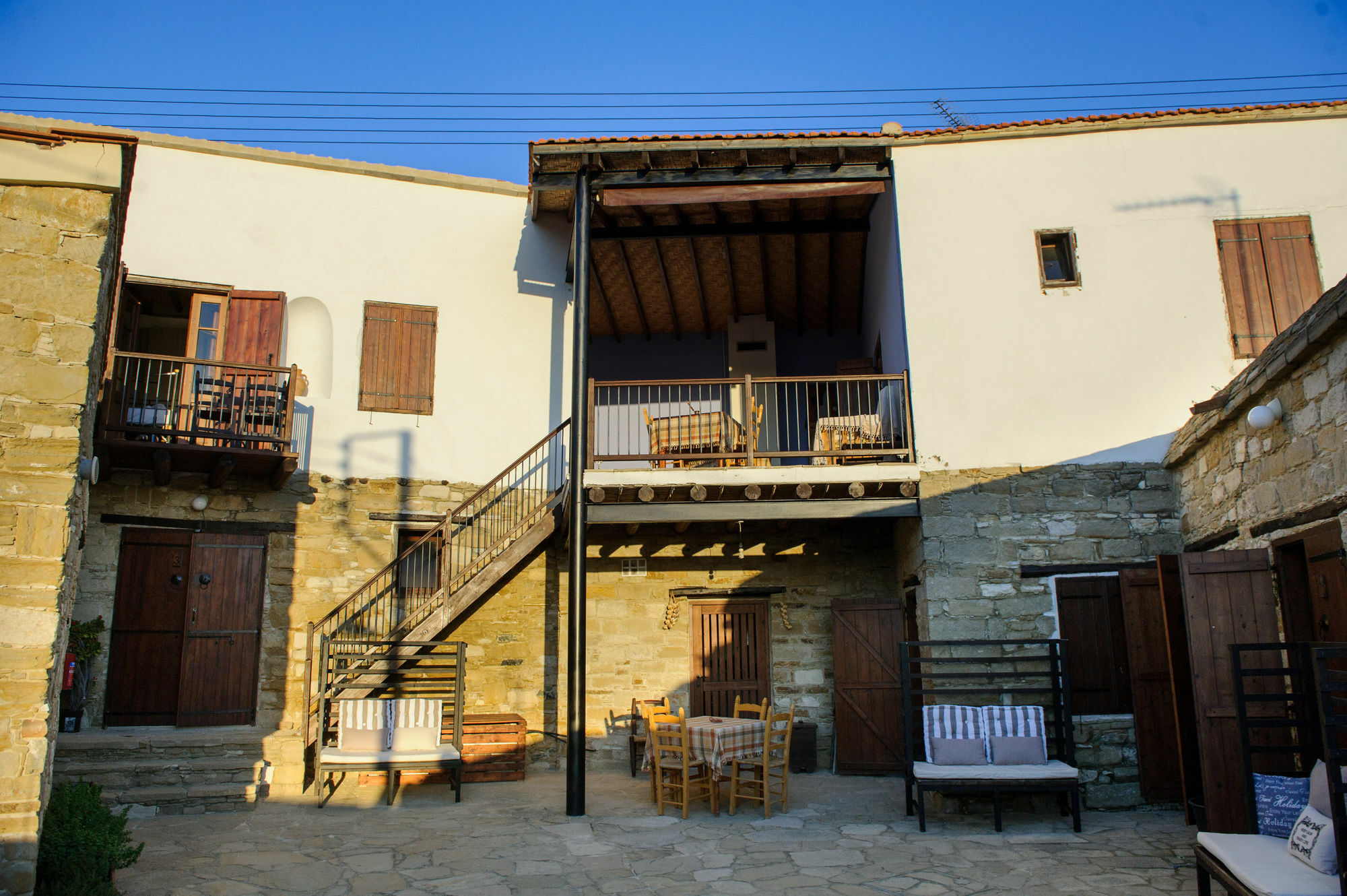 Teacher'S House Maroni Exterior photo